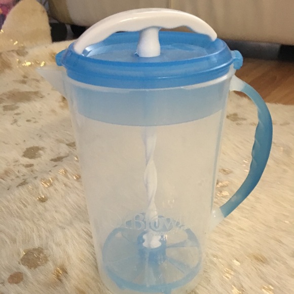 formula mixer pitcher